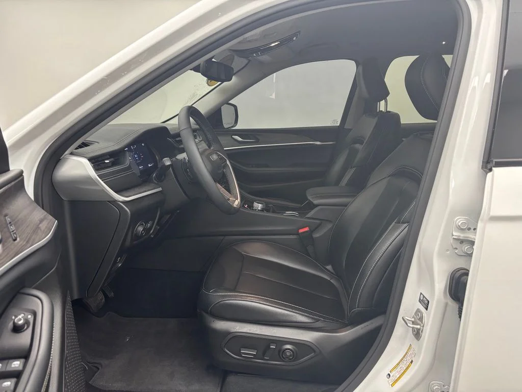 Used 2024 White Jeep Limited image 22