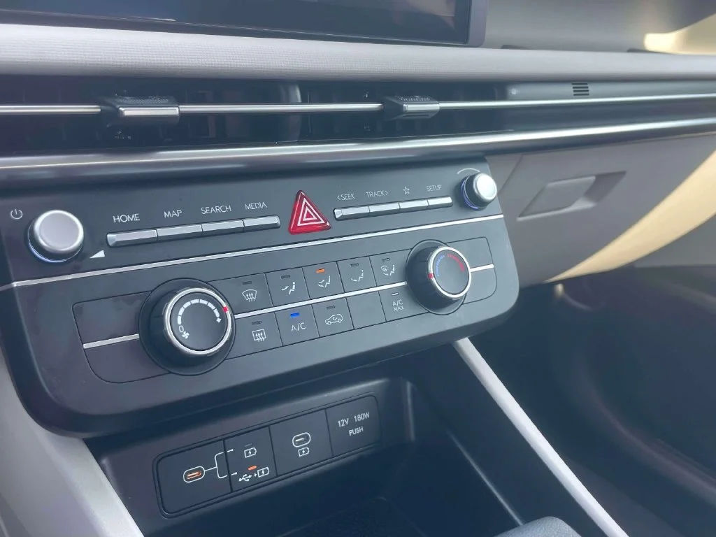 Certified Used 2025 Gray Hyundai SE image 28