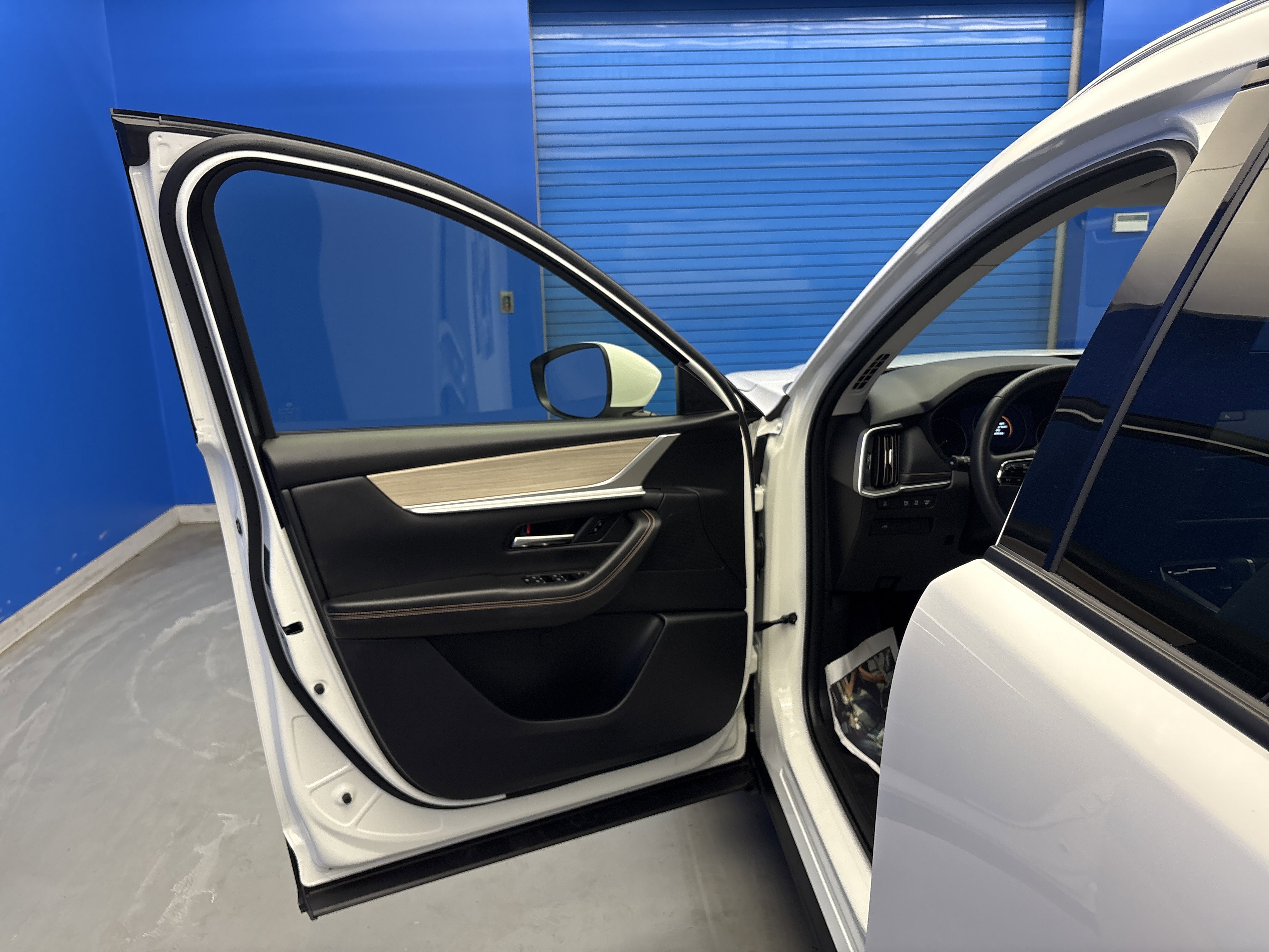 Used 2025 Rhodium White Premium Mazda Preferred Package image 9