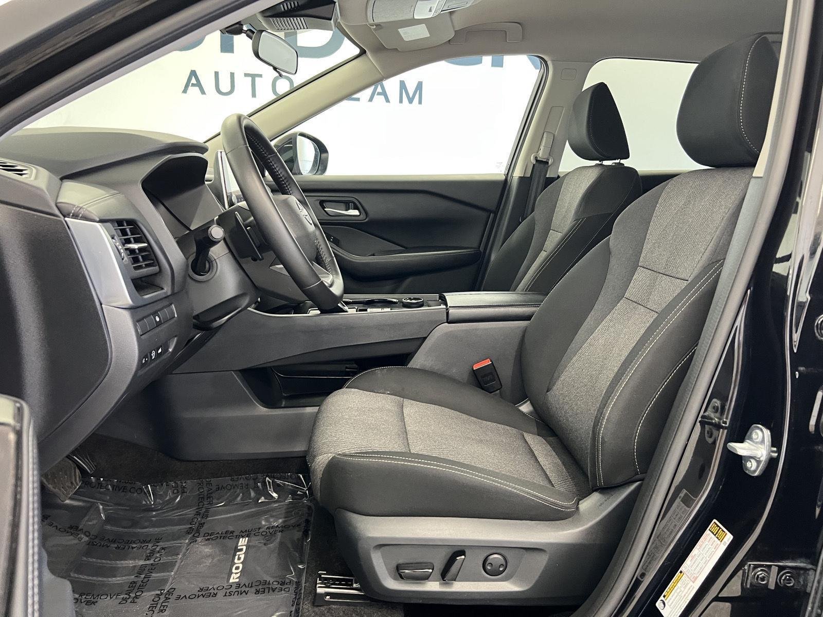 2025 Nissan Rogue SV - Photo 12