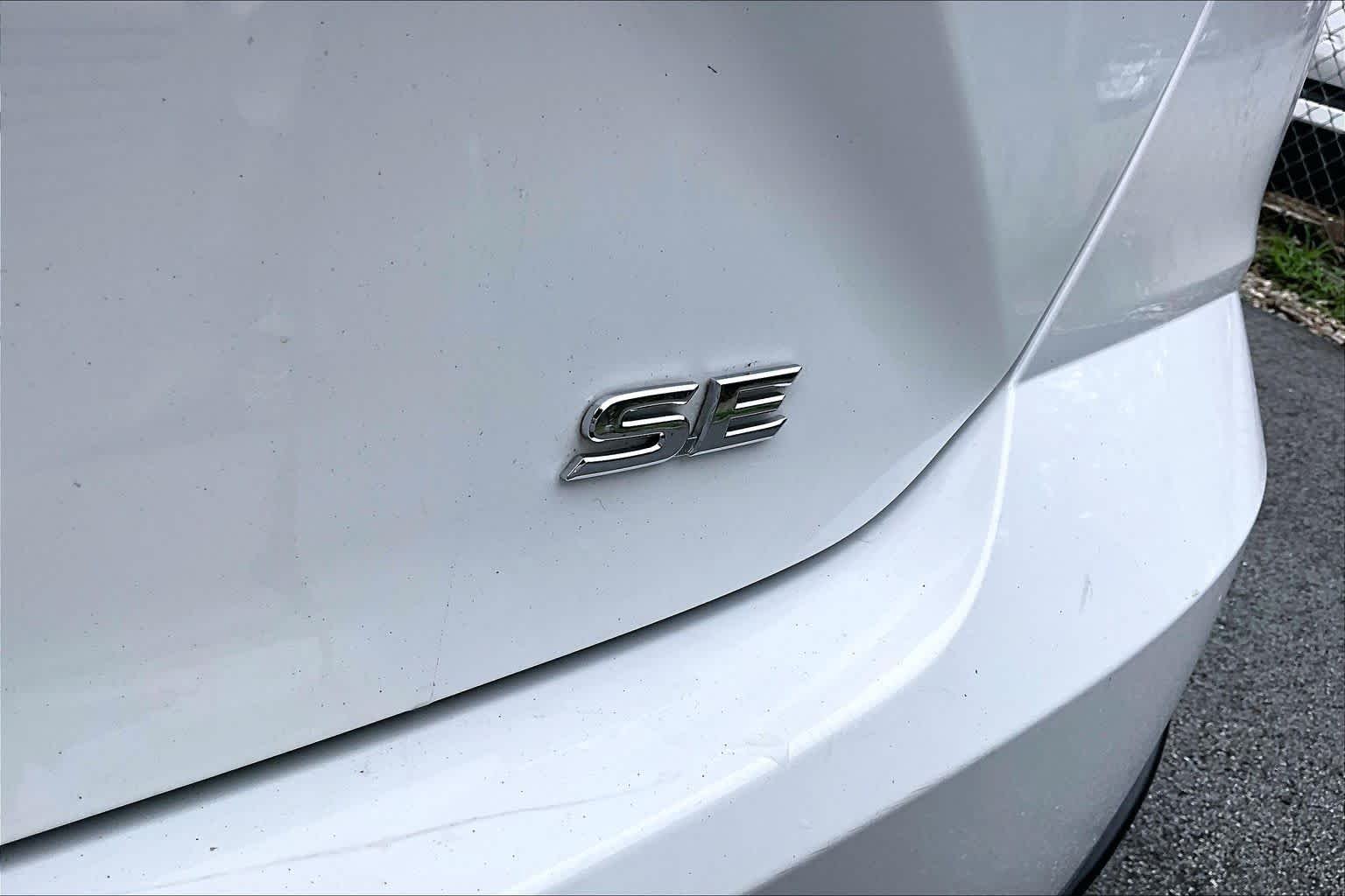 Used 2025 Ice Cap Toyota SE image 10