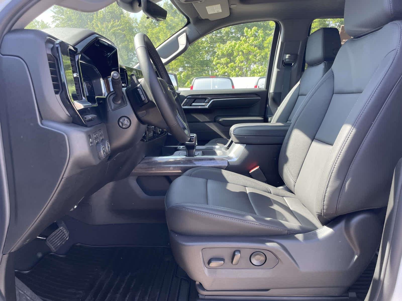 2026 Chevrolet Silverado 1500 LTZ - Photo 14