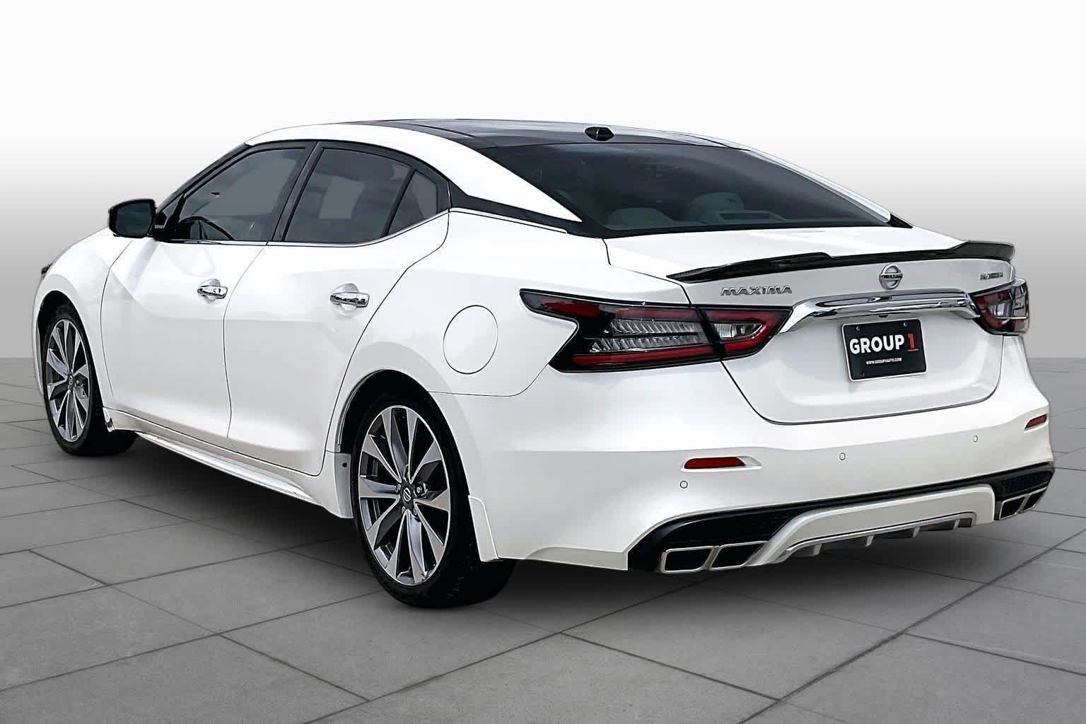 Used 2022 Pearl White Tricoat Nissan Platinum image 12