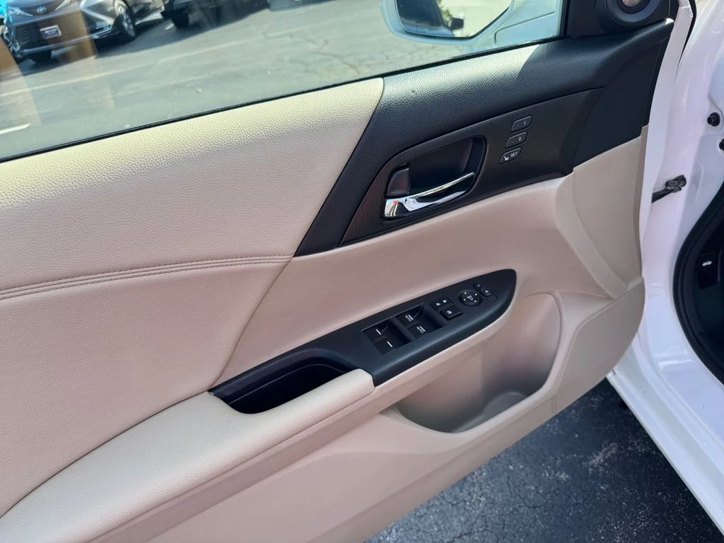 Used 2014 White Orchid Pearl Honda EX-L image 21