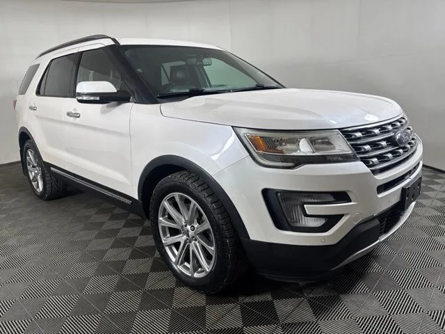 Used 2017 White Ford Limited image 1