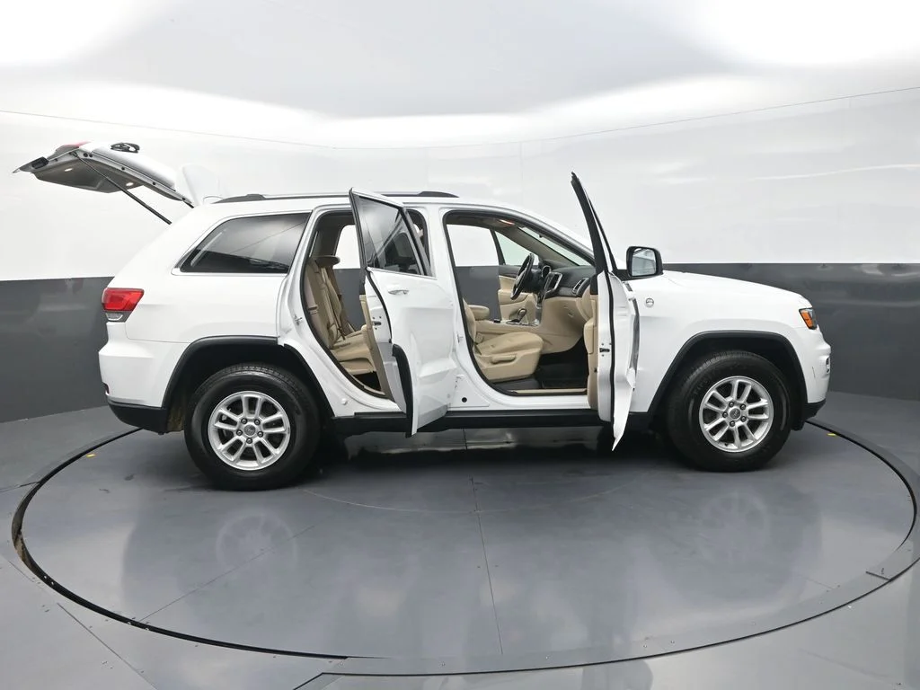 Used 2019 White Jeep Laredo E image 36