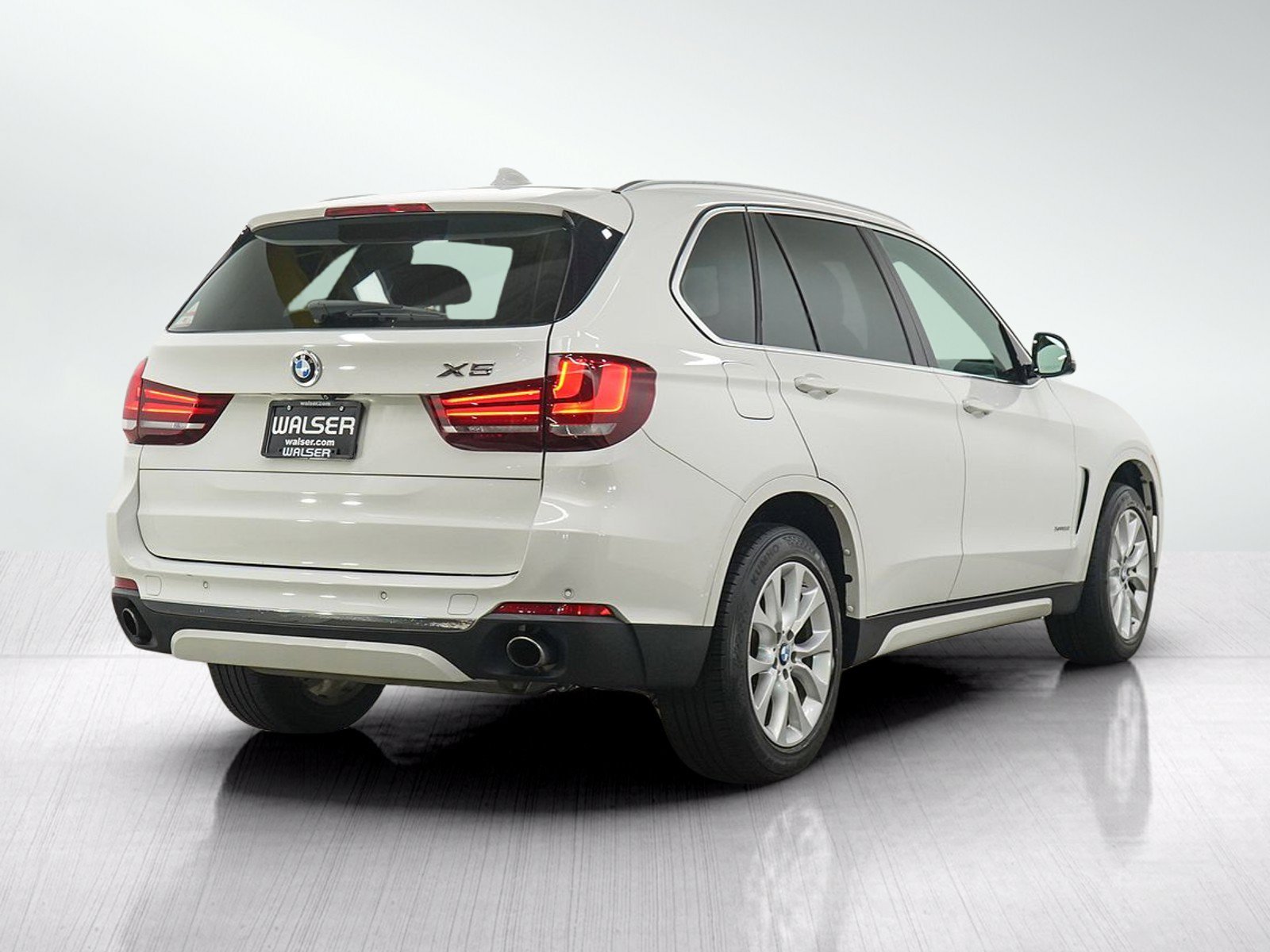Used 2015 Alpine White BMW AWD 4dr xDrive35i image 5