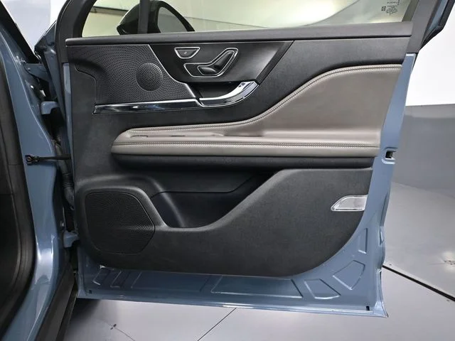 Used 2023 Blue Lincoln Reserve image 42