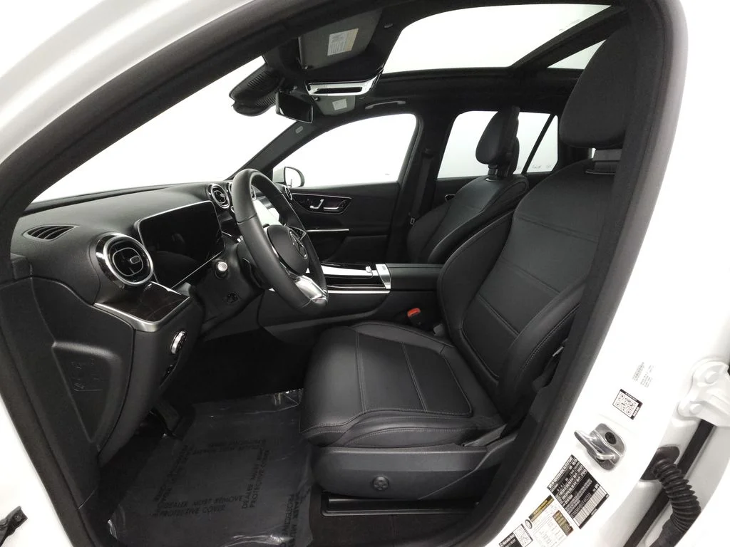 Certified Used 2026 Polar White Mercedes-Benz GLC 300 image 7