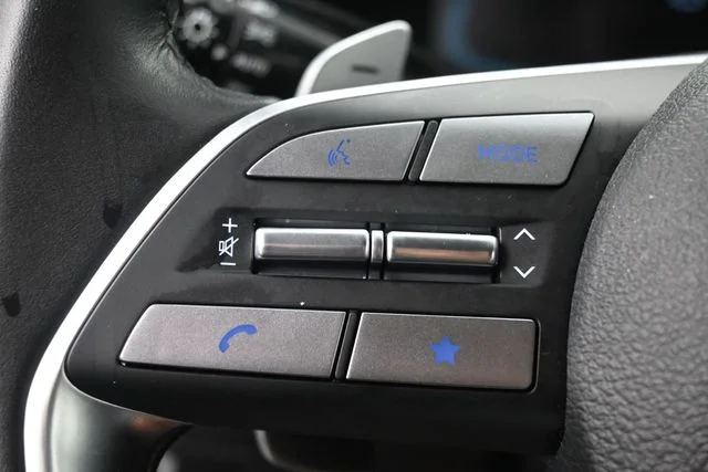 Used 2024 Black Hyundai SEL image 19