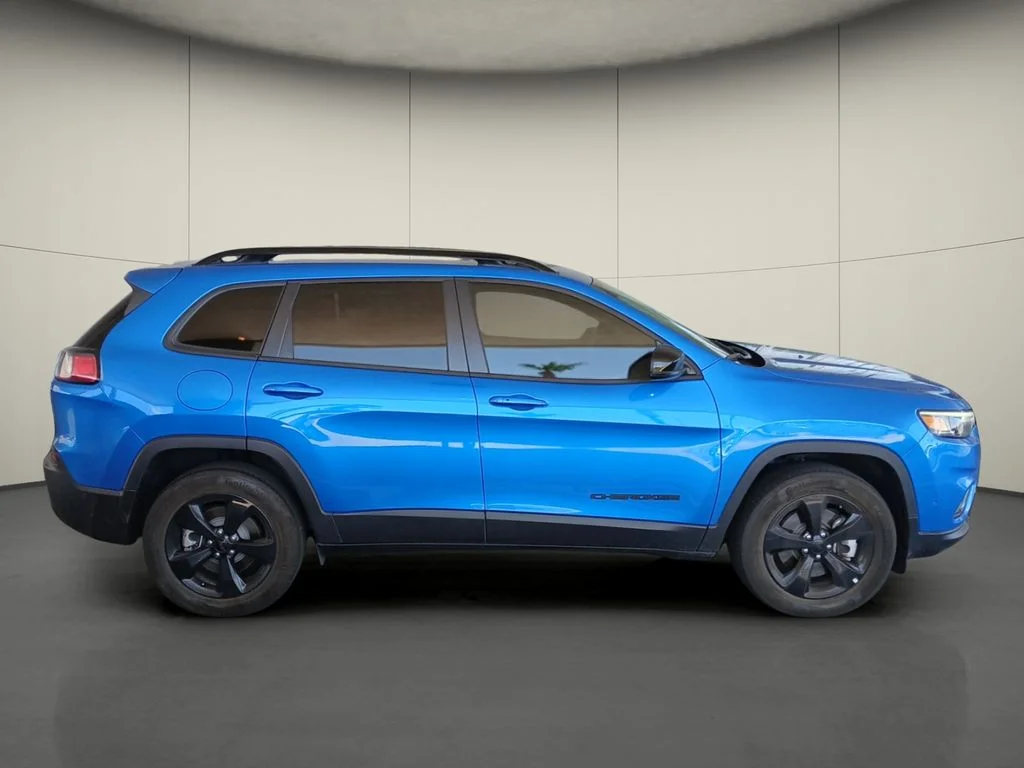 Used 2023 Blue Jeep Altitude image 8
