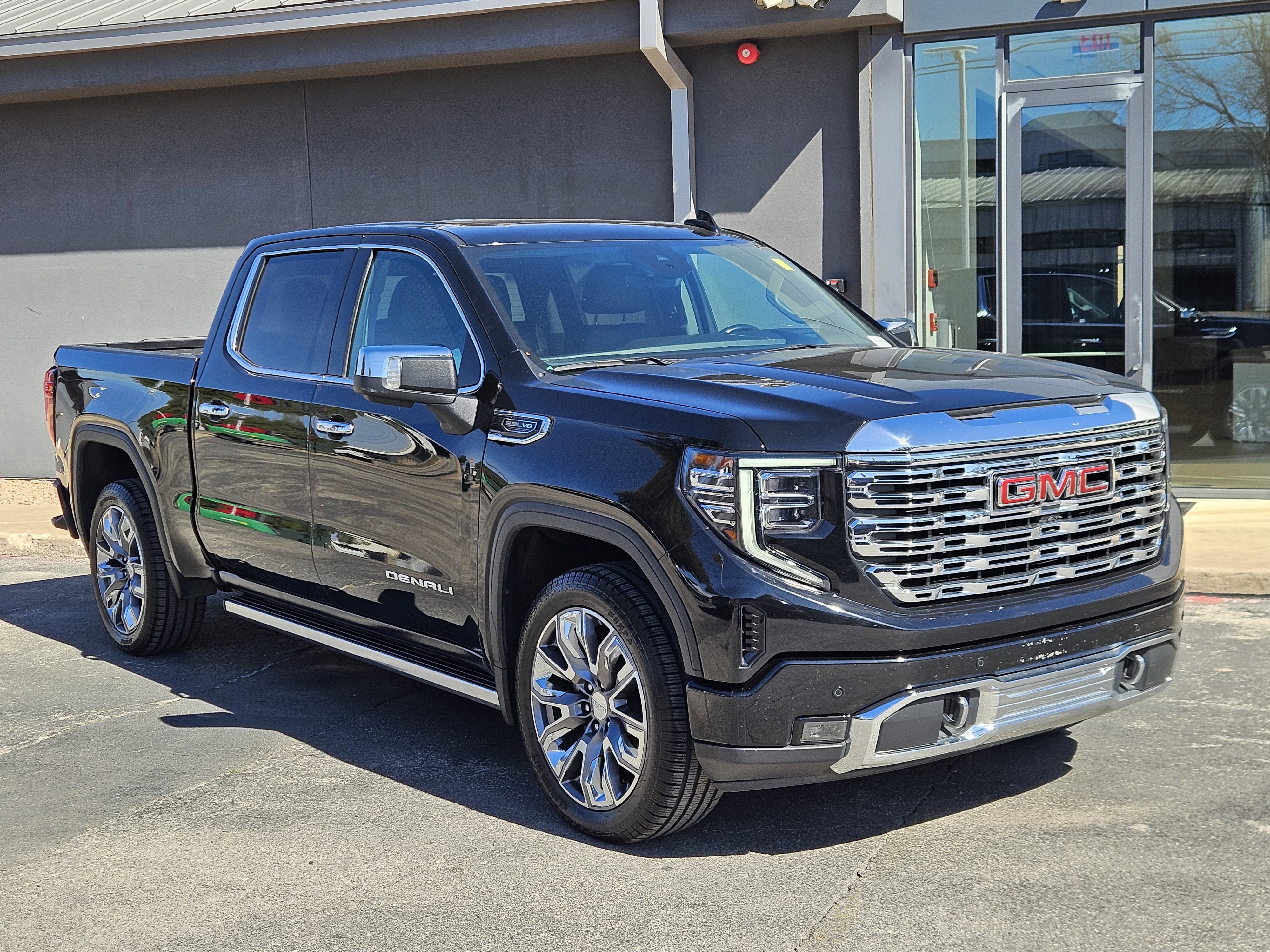 Used 2023 Onyx Black GMC Denali image 3