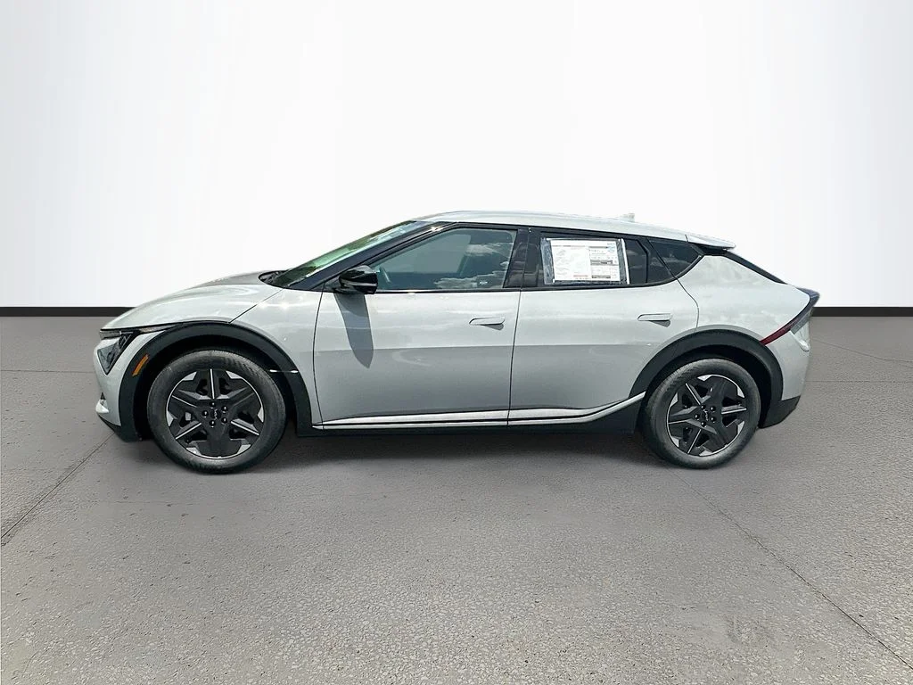New 2026 Wolf Gray Kia LIGHT image 4