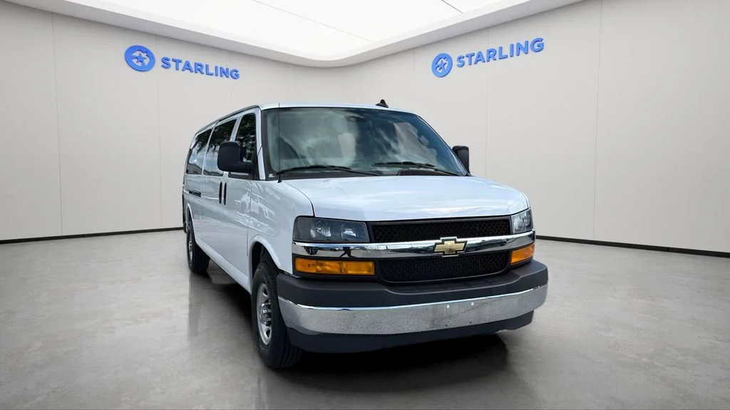 Used 2025 Summit White Chevrolet 1LT image 14