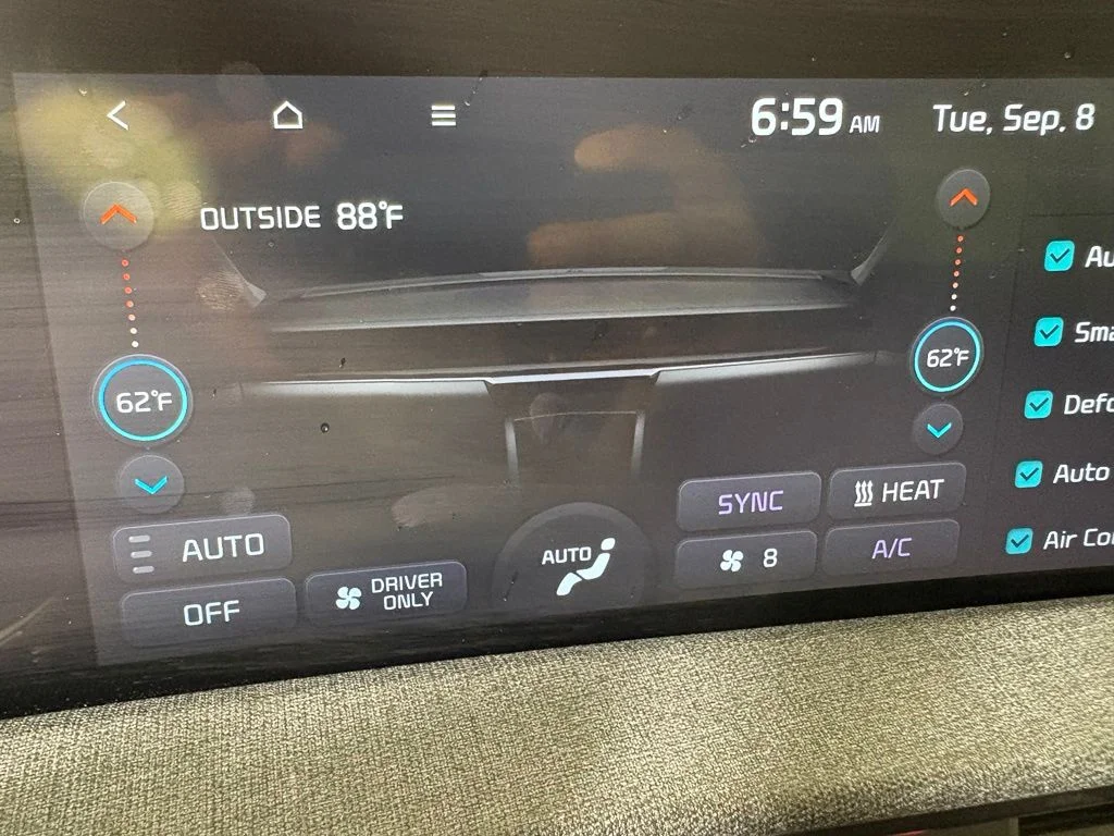 Used 2023 Gray Kia Wind image 30