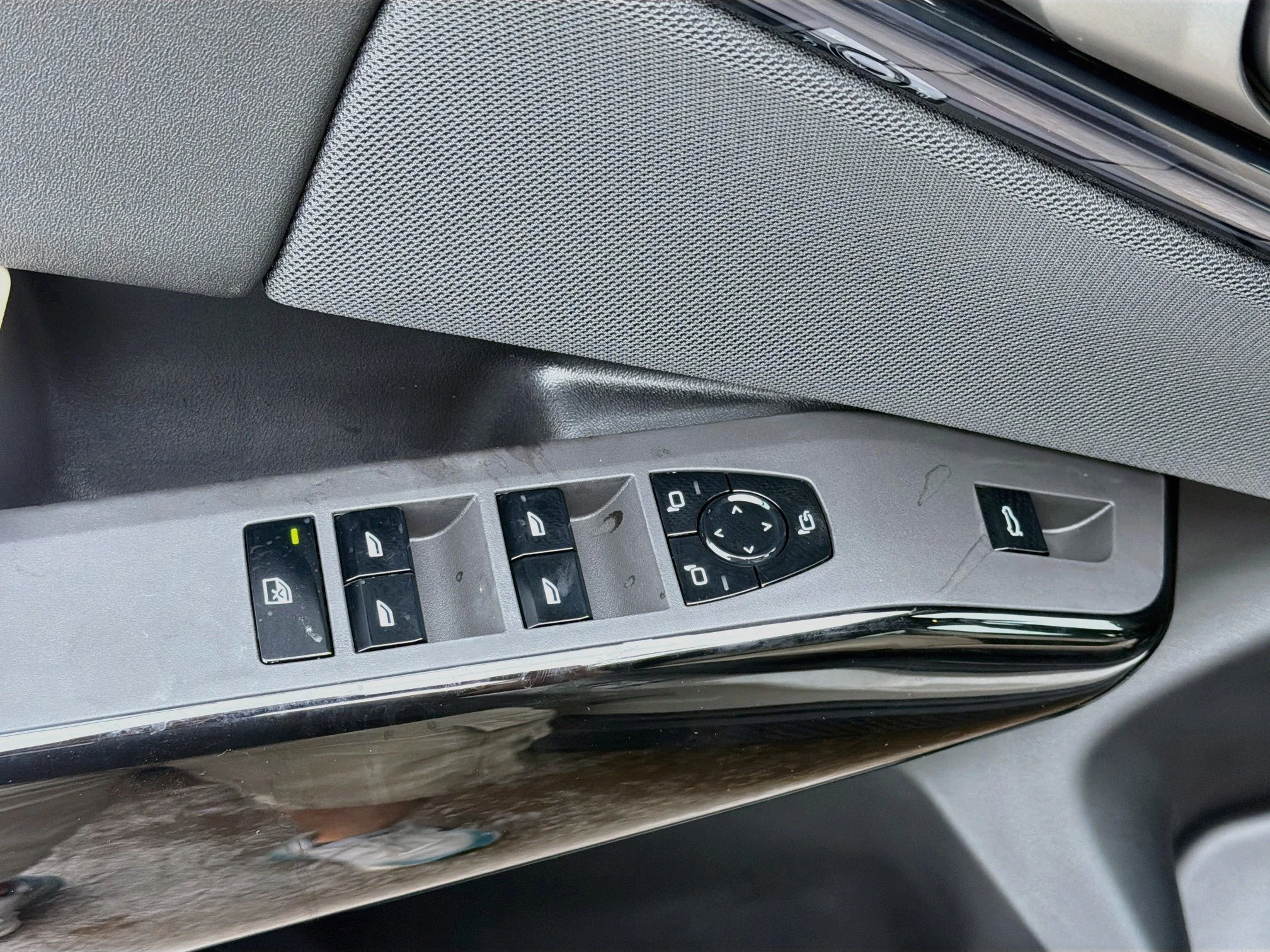 New 2026 Dune Grey Metallic BMW 30 xDrive image 23