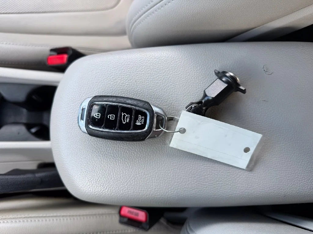 Used 2019 Chalk White w/Black Roof Hyundai Turbo Ultimate image 32