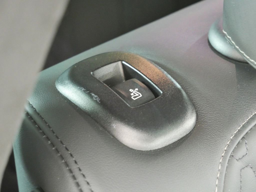 Used 2022 Alpine White BMW M50i image 28