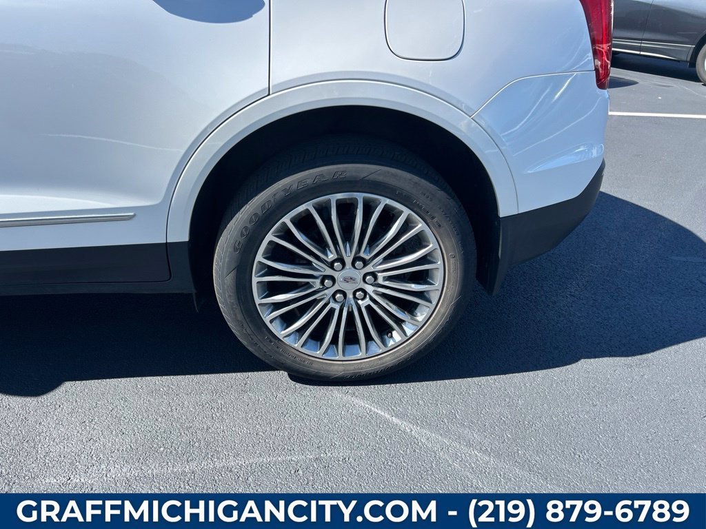 Used 2017 CRYSTAL WHITE TRICOAT Cadillac Platinum AWD image 16