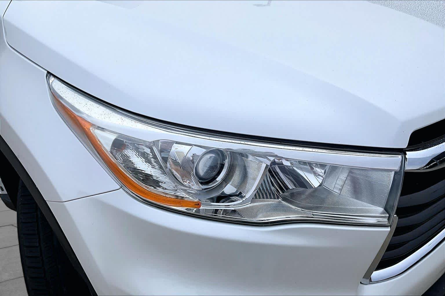 Used 2014 Blizzard Pearl Toyota XLE image 28