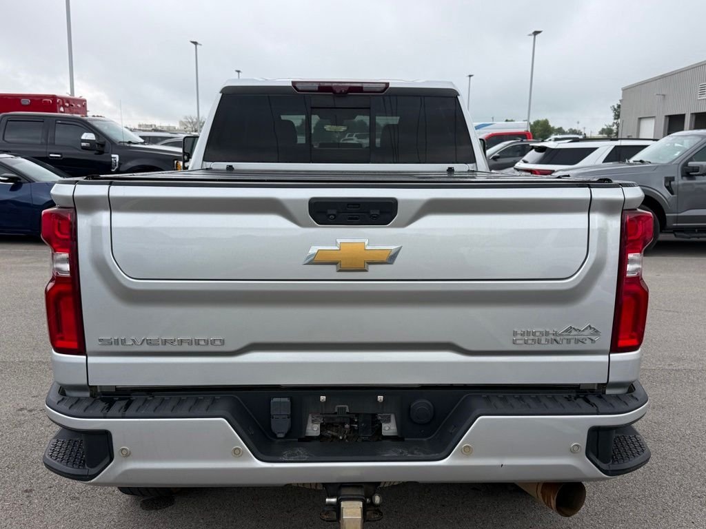 Used 2022 Silver Ice Metallic Chevrolet High Country image 17