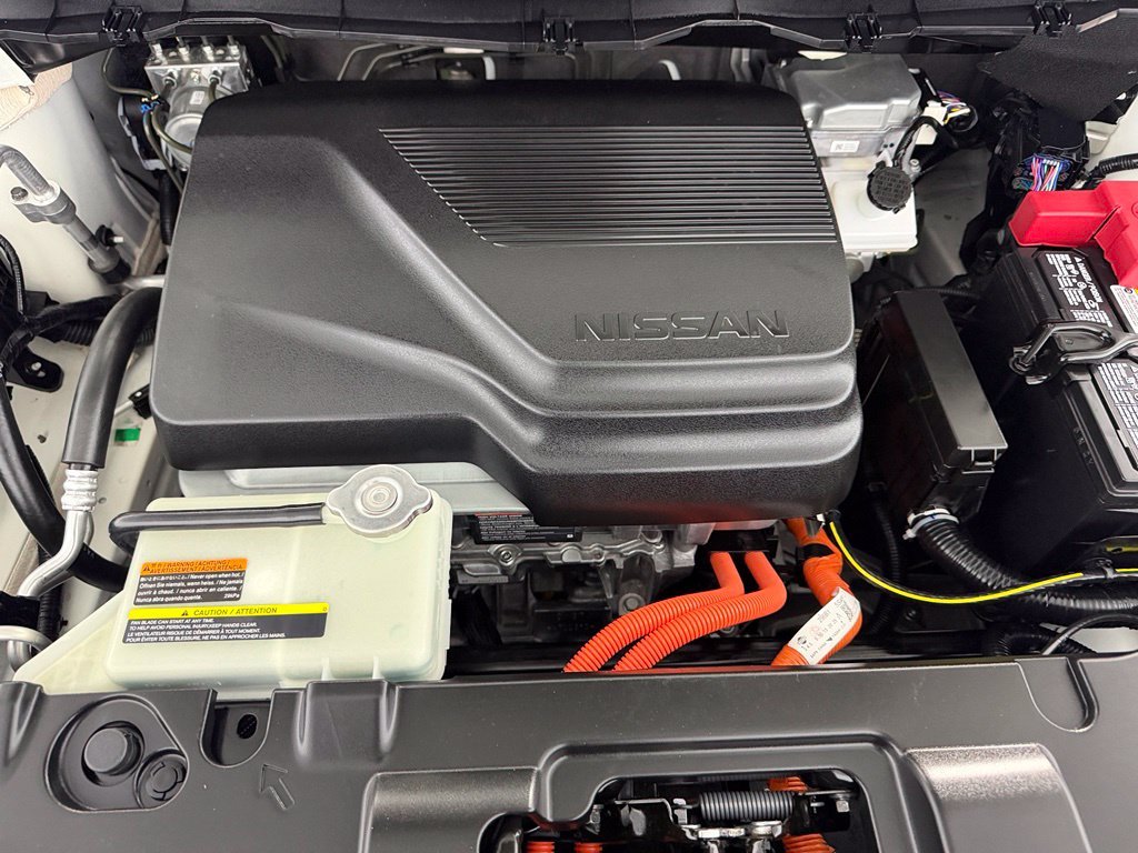Certified Used 2025 White Nissan S image 22