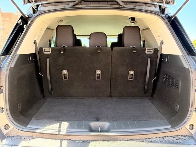 Used 2023 Gray Nissan S image 13