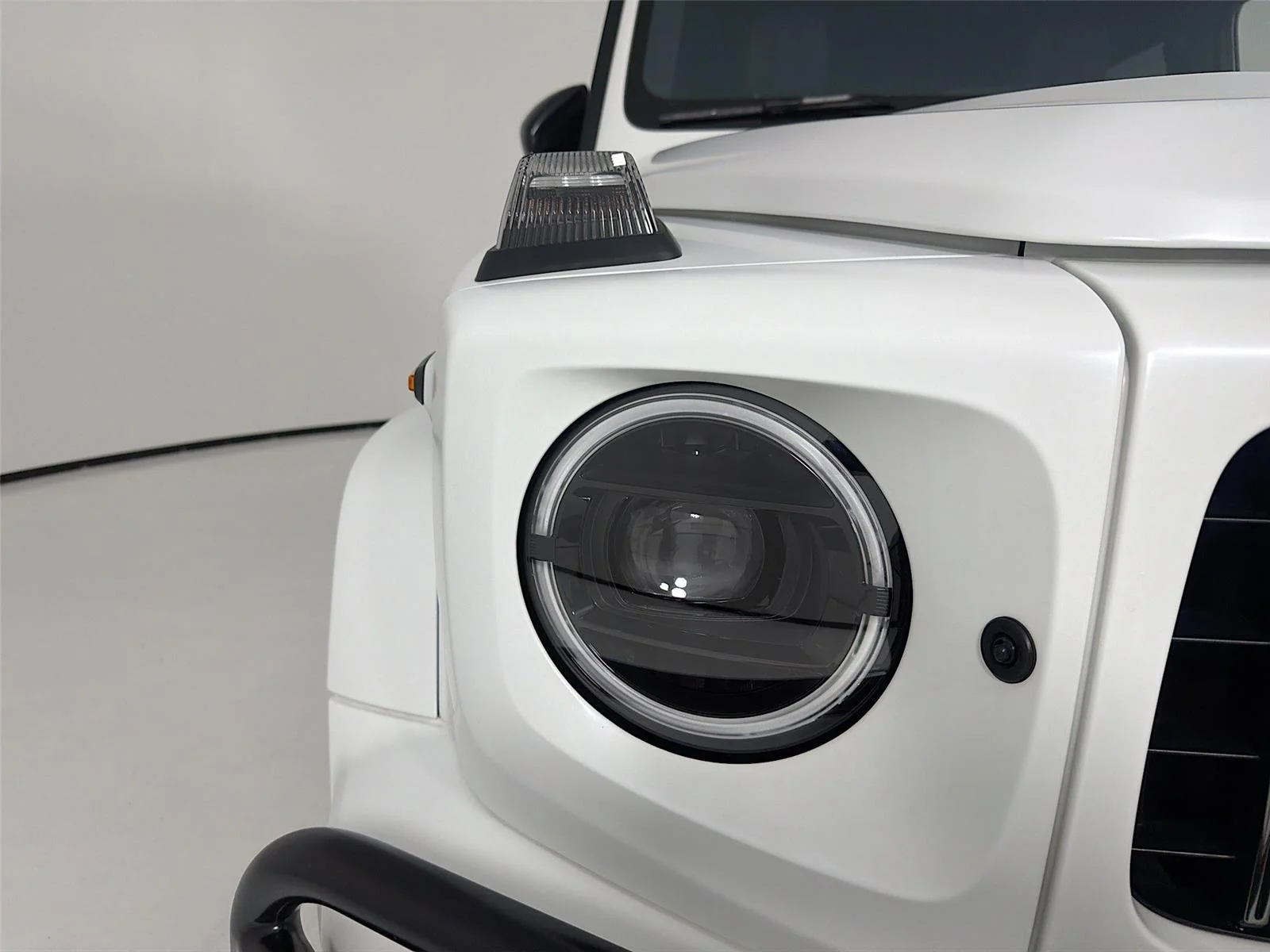 Used 2024 MANUFAKTUR Moonlight White Magno Mercedes-Benz AMG® G 63 image 28