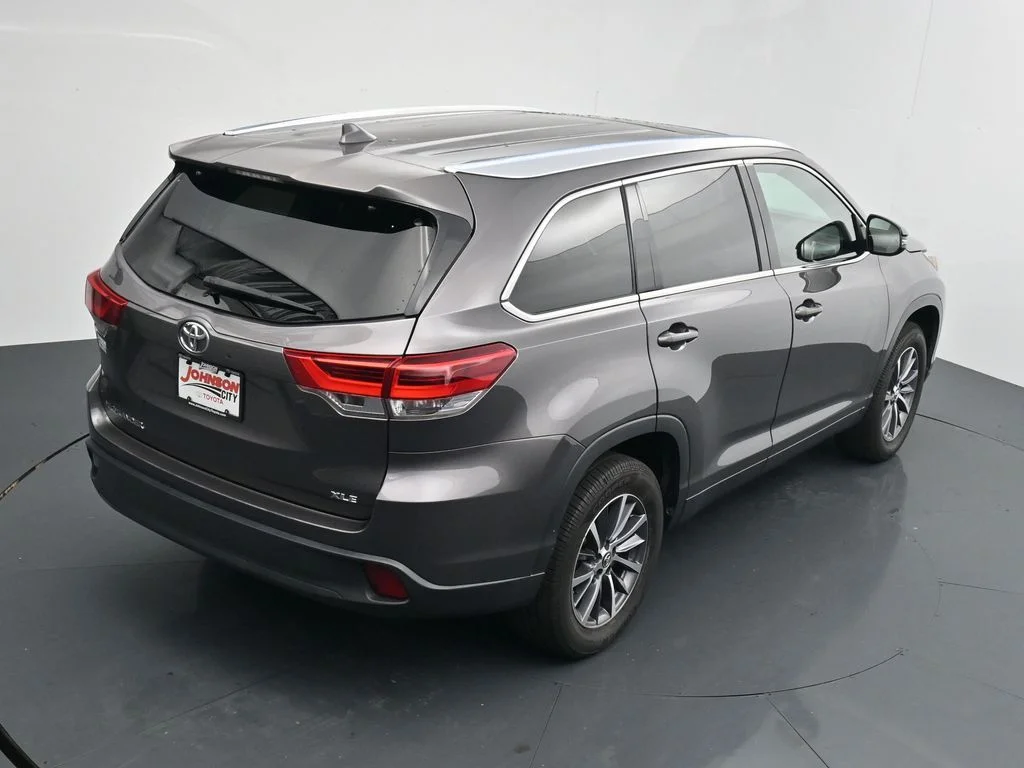 Used 2019 Gray Toyota XLE image 28