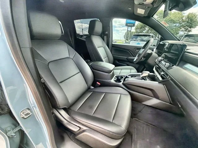 Used 2026 Snowdrift Metallic Chevrolet LT image 27