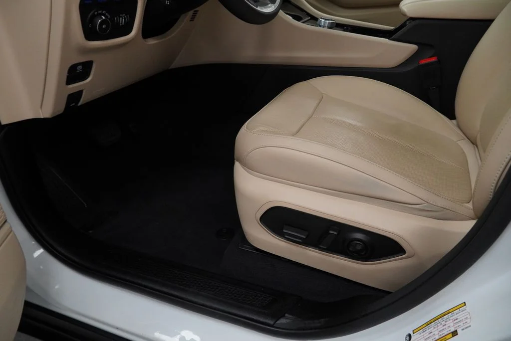 Used 2022 White Jeep 4xe image 44