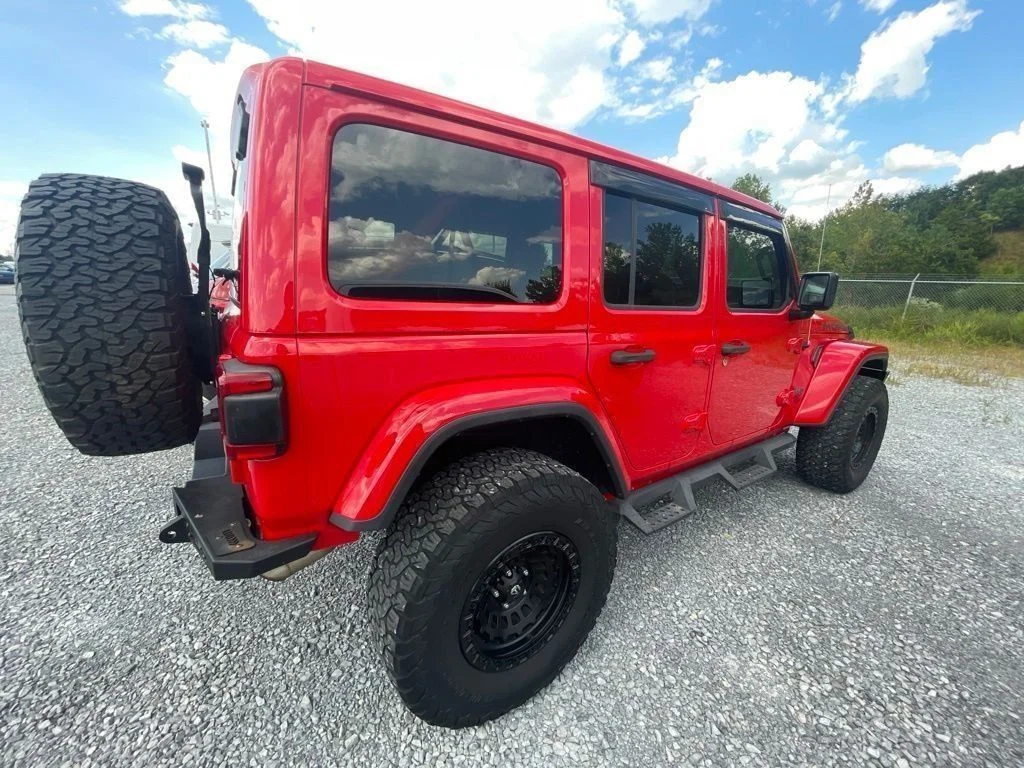 Used 2018 Red Jeep Unlimited Sahara image 13