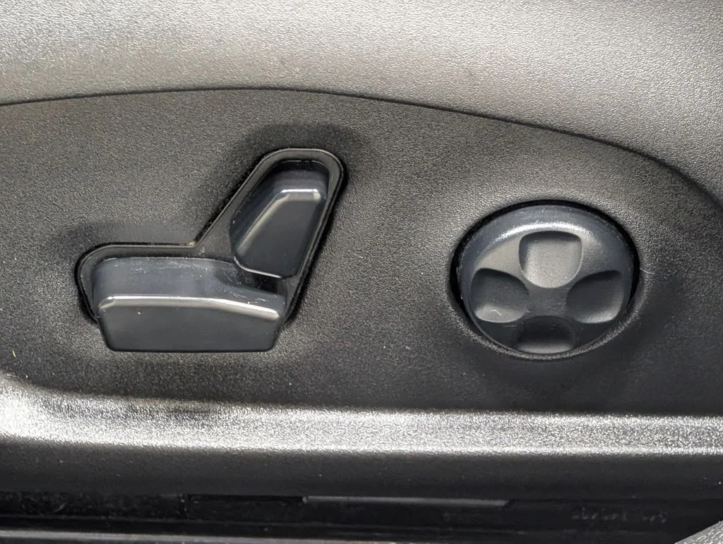 Certified Used 2019 White Clearcoat Jeep Limited image 13