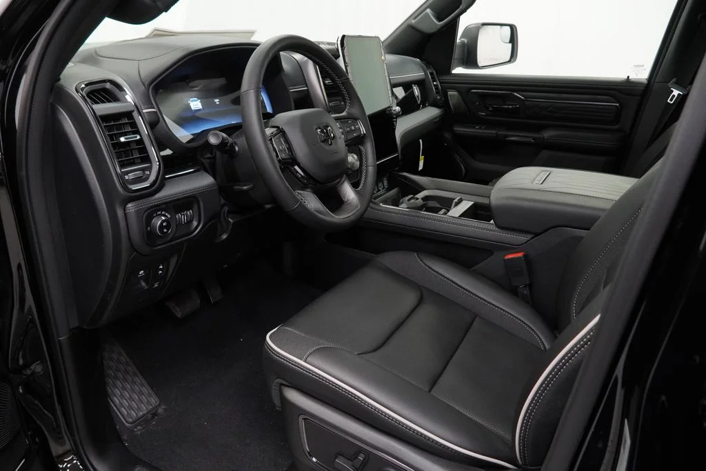 New 2026 Diamond Black Crystal Pearl-Coat Exterior Paint RAM Limited image 16