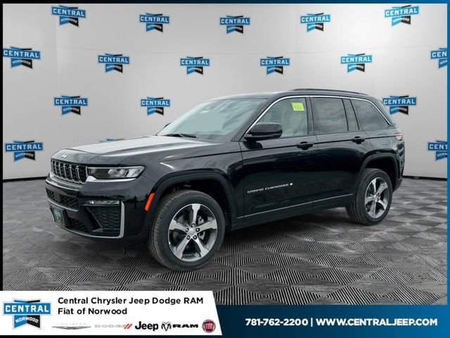 New 2026 Diamond Black Crystal Pearl-Coat Exterior Paint Jeep Limited image 1