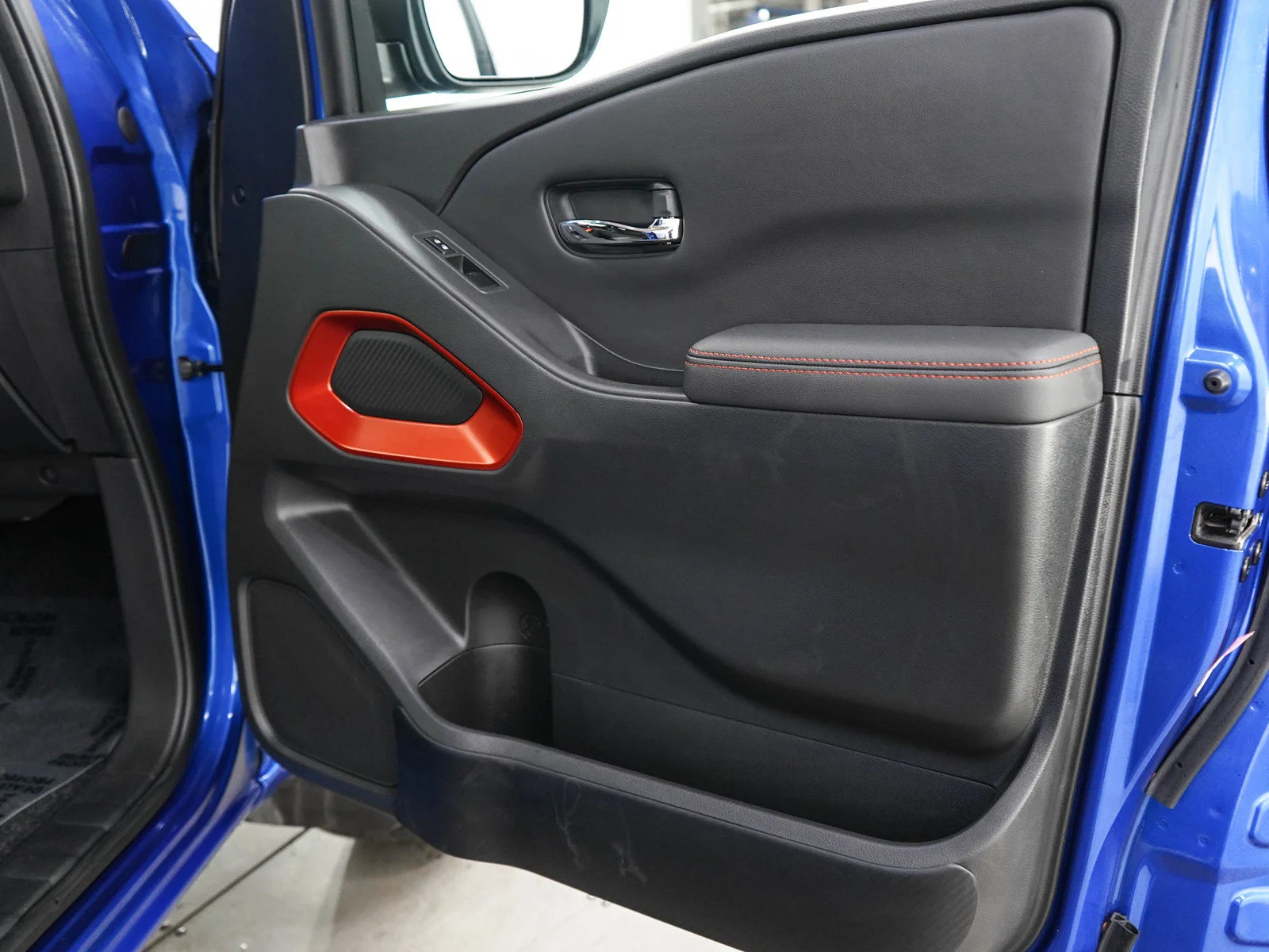 Used 2024 Bluestone Pearl Nissan PRO-4X image 11