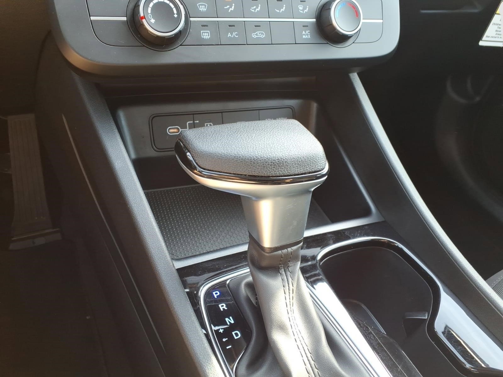 Used 2025 Serenity White Pearl Hyundai SE image 19
