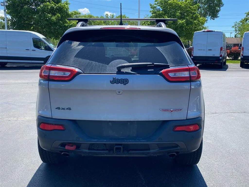 Used 2018 Billet Silver Metallic Clearcoat Jeep Trailhawk image 9