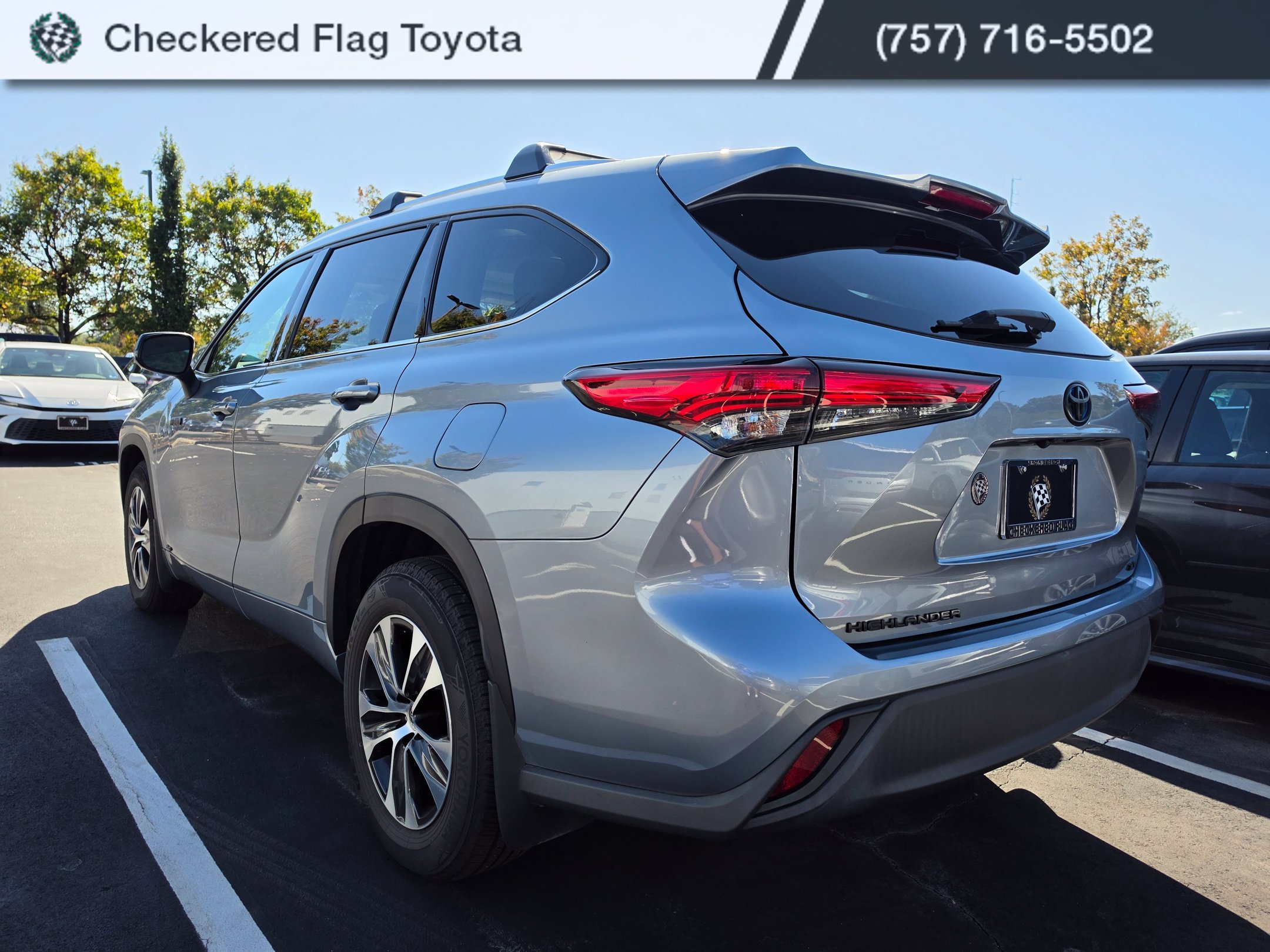 Used 2021 Moon Dust Toyota XLE image 4