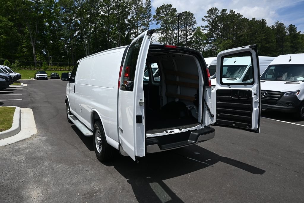 Used 2025 White Chevrolet Work Van image 27