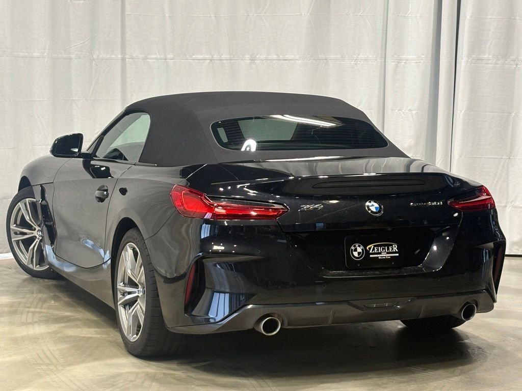 Used 2026 Black BMW sDrive30i image 4