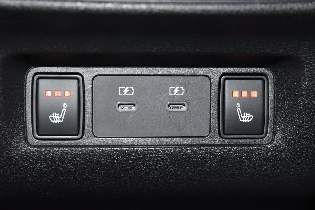 Used 2026 White Nissan Platinum image 37