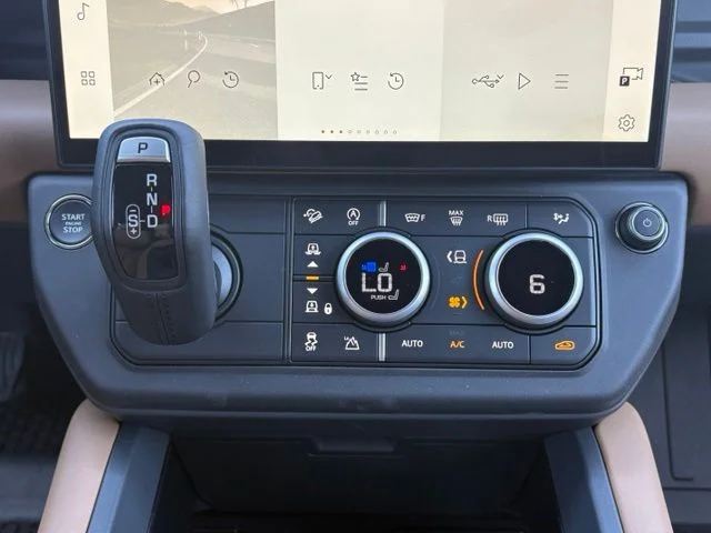 New 2026 Woolstone Green Land Rover X-Dynamic SE image 35