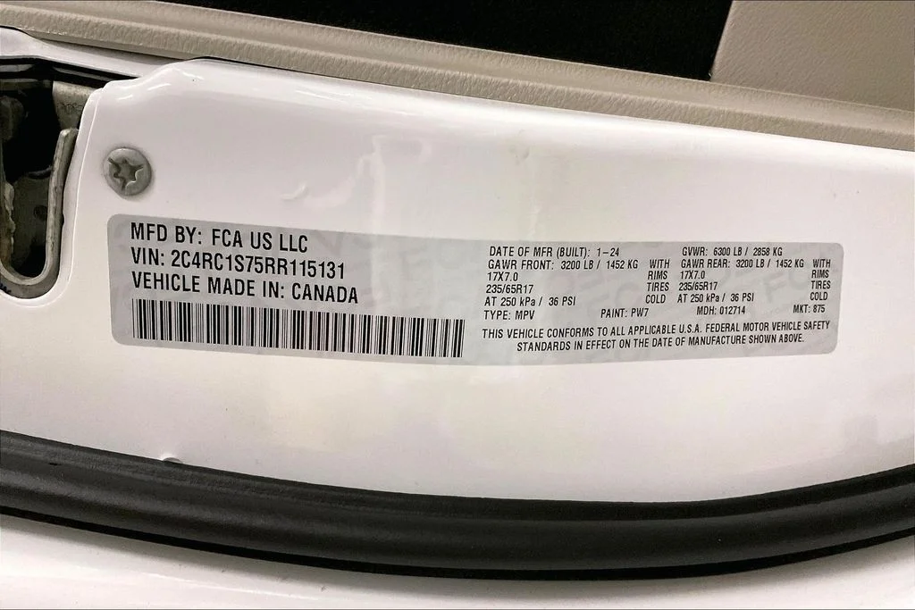 Used 2024 White Chrysler Select image 40