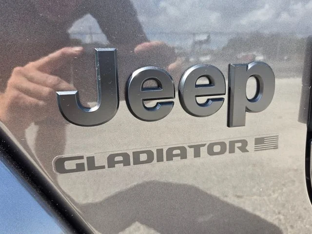 New 2026 Granite Crystal Metallic Clearcoat Jeep Sport S image 12