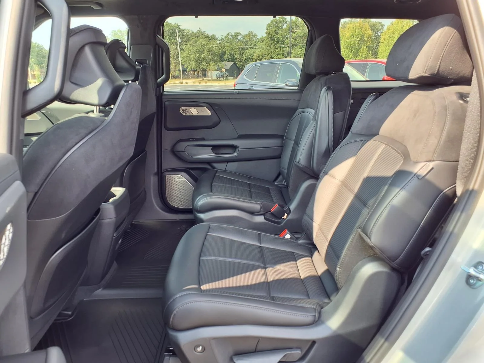 New 2027 Ivory Silver Kia SX-PRESTIGE image 14