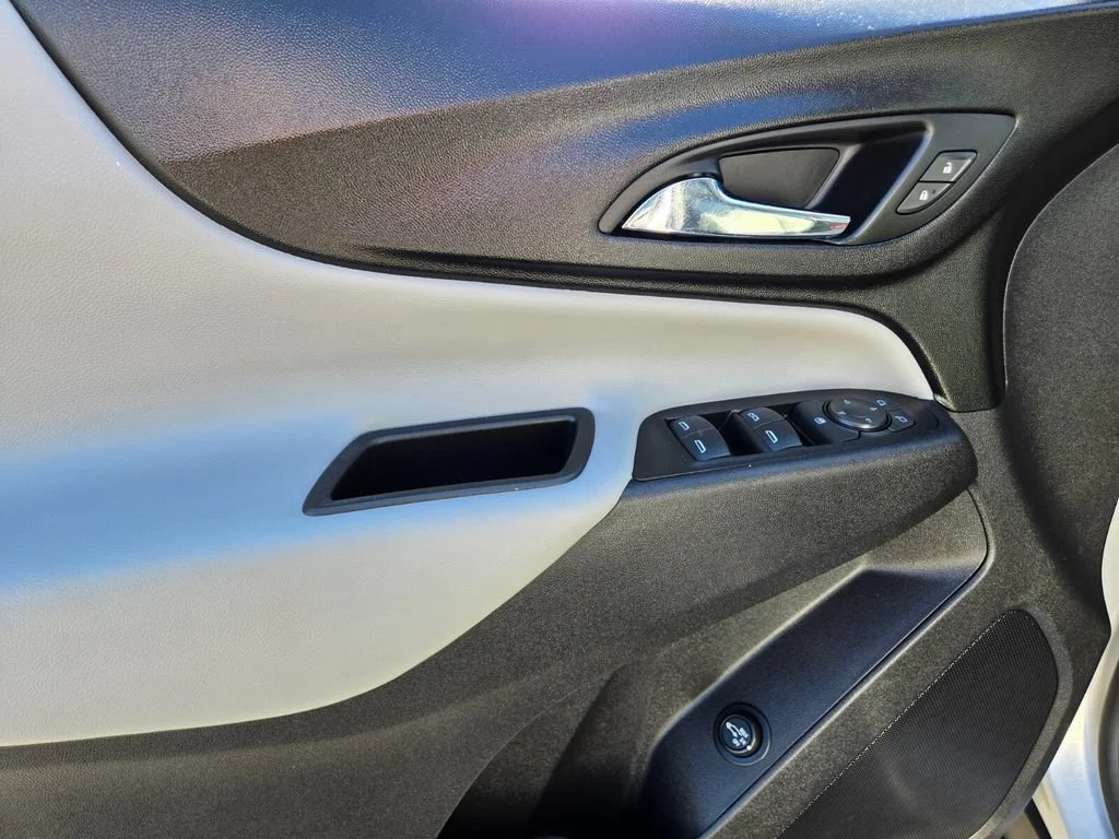Used 2021 SILVER ICE METALLIC Chevrolet LT image 19
