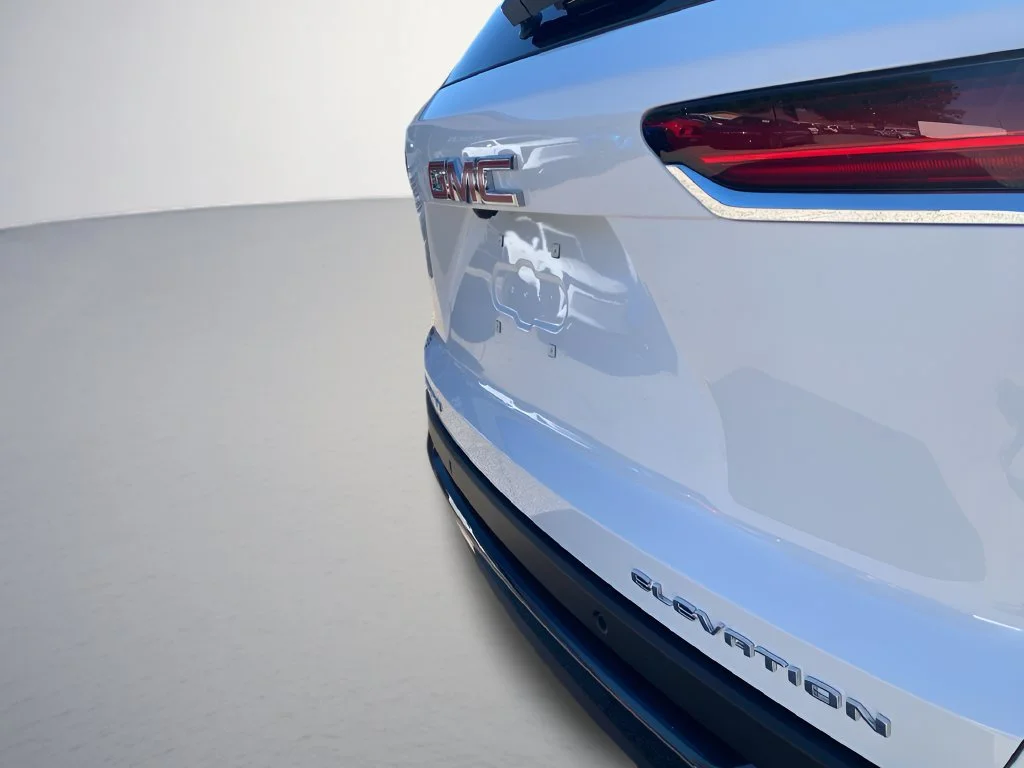 New 2027 Summit White GMC Elevation image 33