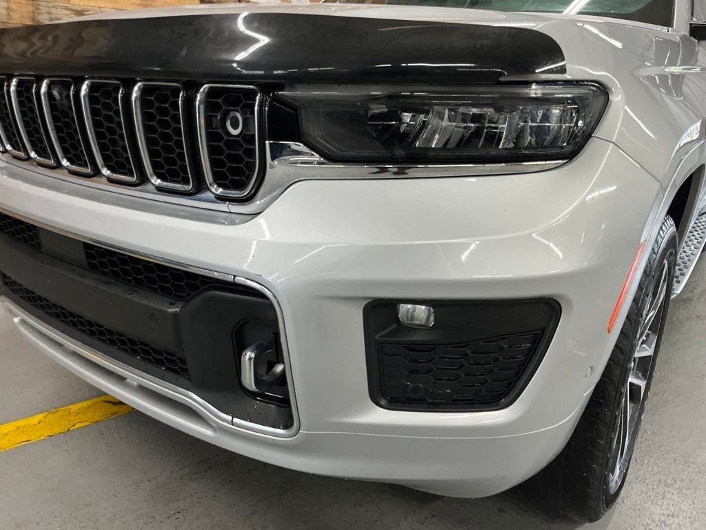 Used 2021 Silver Jeep Overland image 9