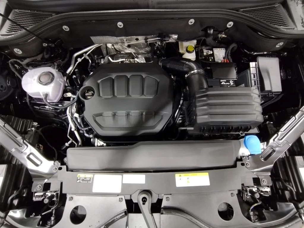 New 2026 Black Volkswagen 2.0T SE w/Technology image 7